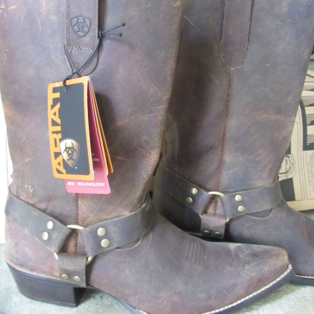 ARIAT BROWN LEATHER HARNESS STUDDED BOOTS 9.5 NWT